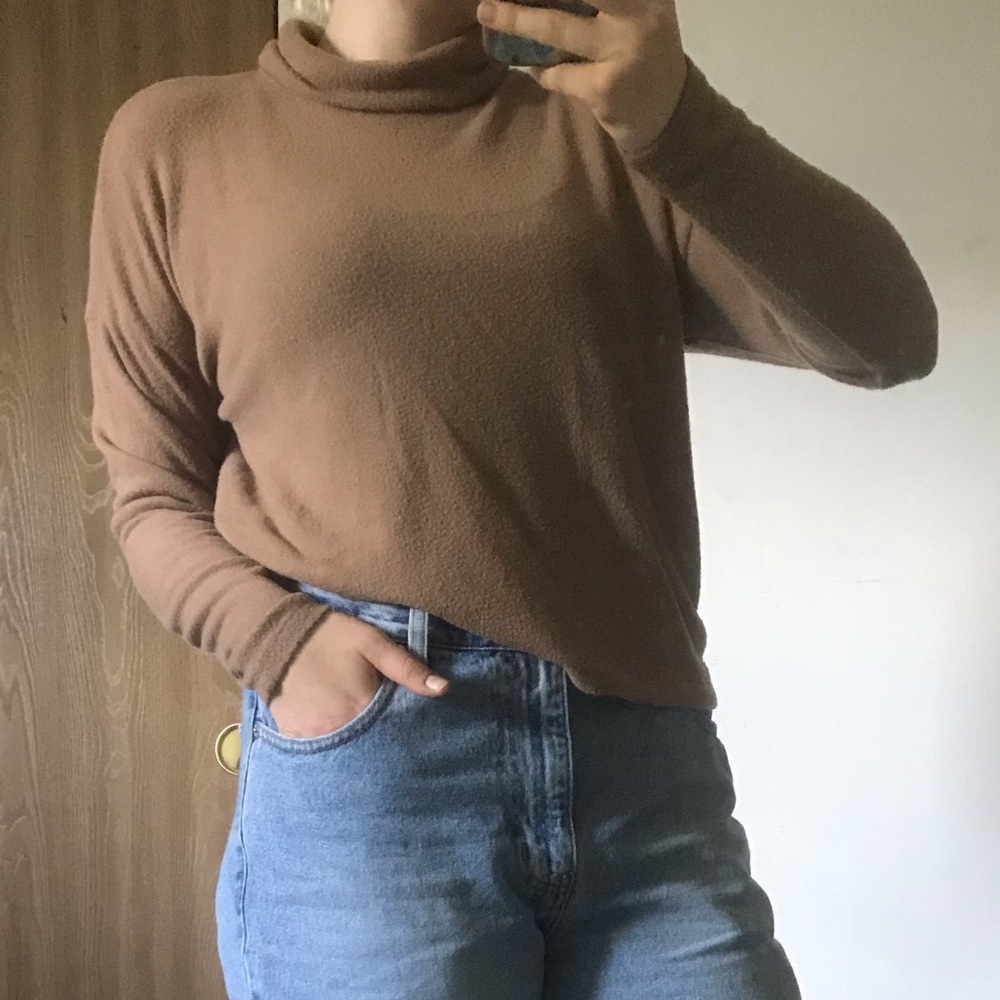 Forever 21 women’s tan/ brown turtle neck sweater